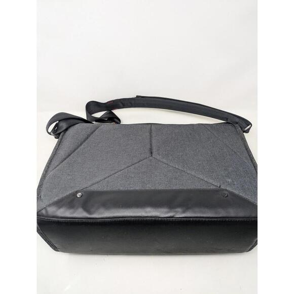 Peak Design 13" Everyday Messenger Camera Bag Charcoal Gray Photo Travel Work - Picture 8 of 9